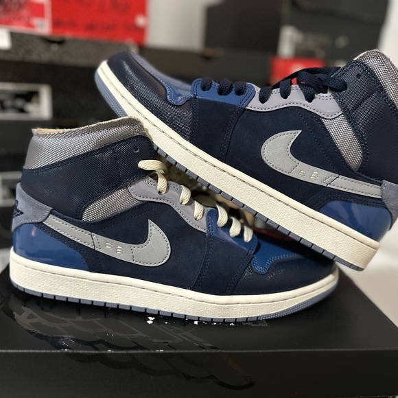 Jordan 1 Mid SE Craft
Obsidian French Blue Ashen Slate White - Picture 7 of 8